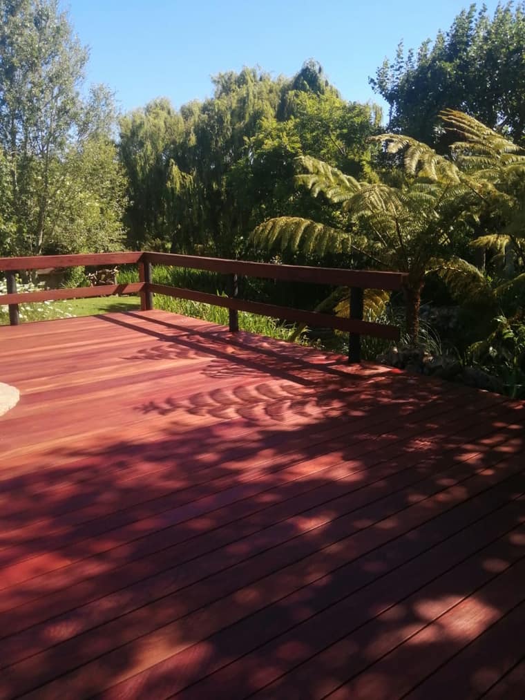Red Grandis Deck Paarl